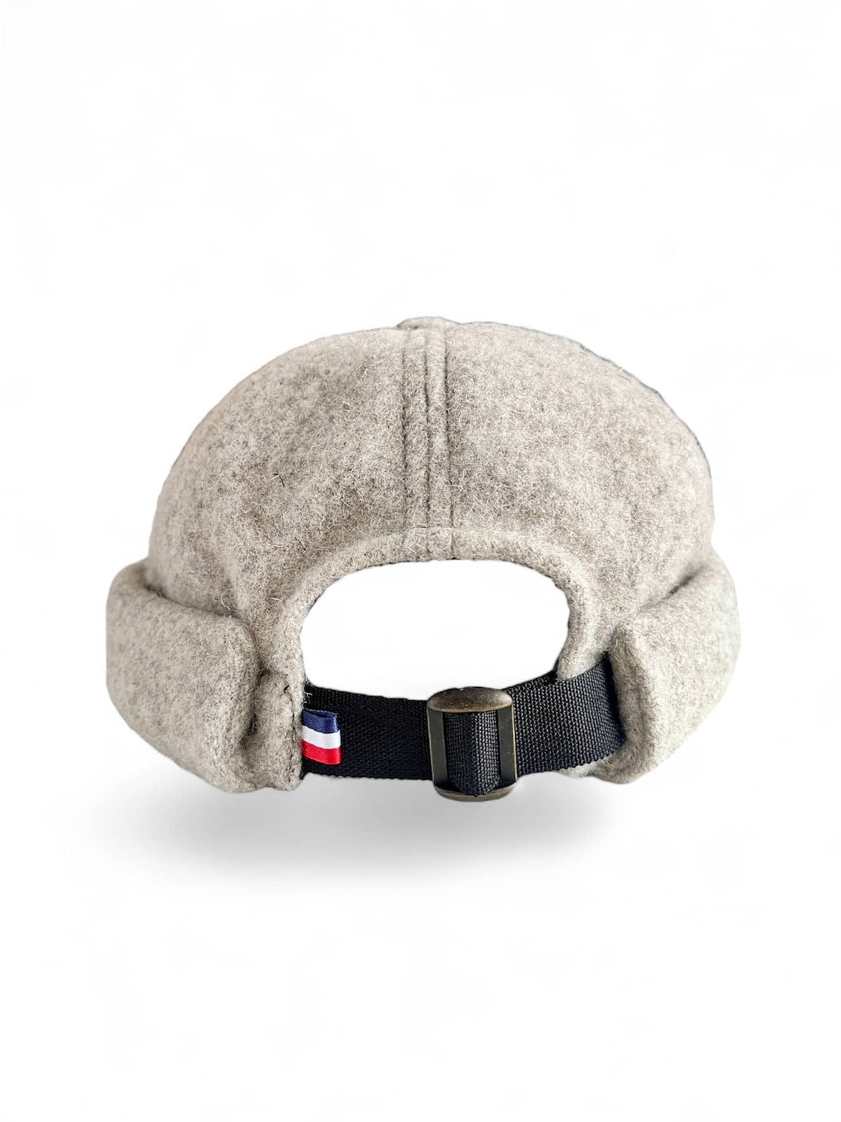 Bonnet Docker Miki d'hiver mixte, en taille unique réglable, en laine naturelle des Pyrénées gris clair, artisanat made in france.