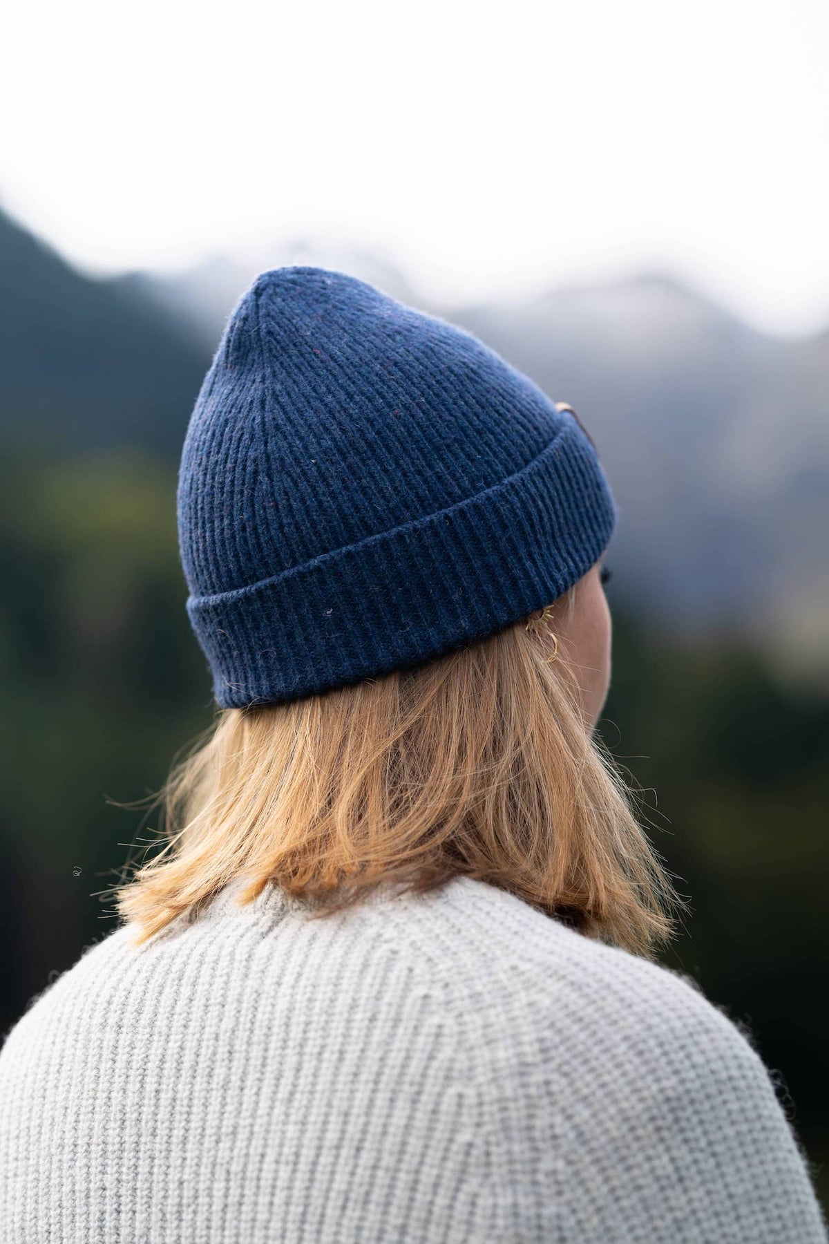 bonnet femme Ă©thique et responsable, bleu, en laine des PyrĂ©nĂ©es et coton recyclĂ© â»ïž, made in France đ«đ·, maison izard