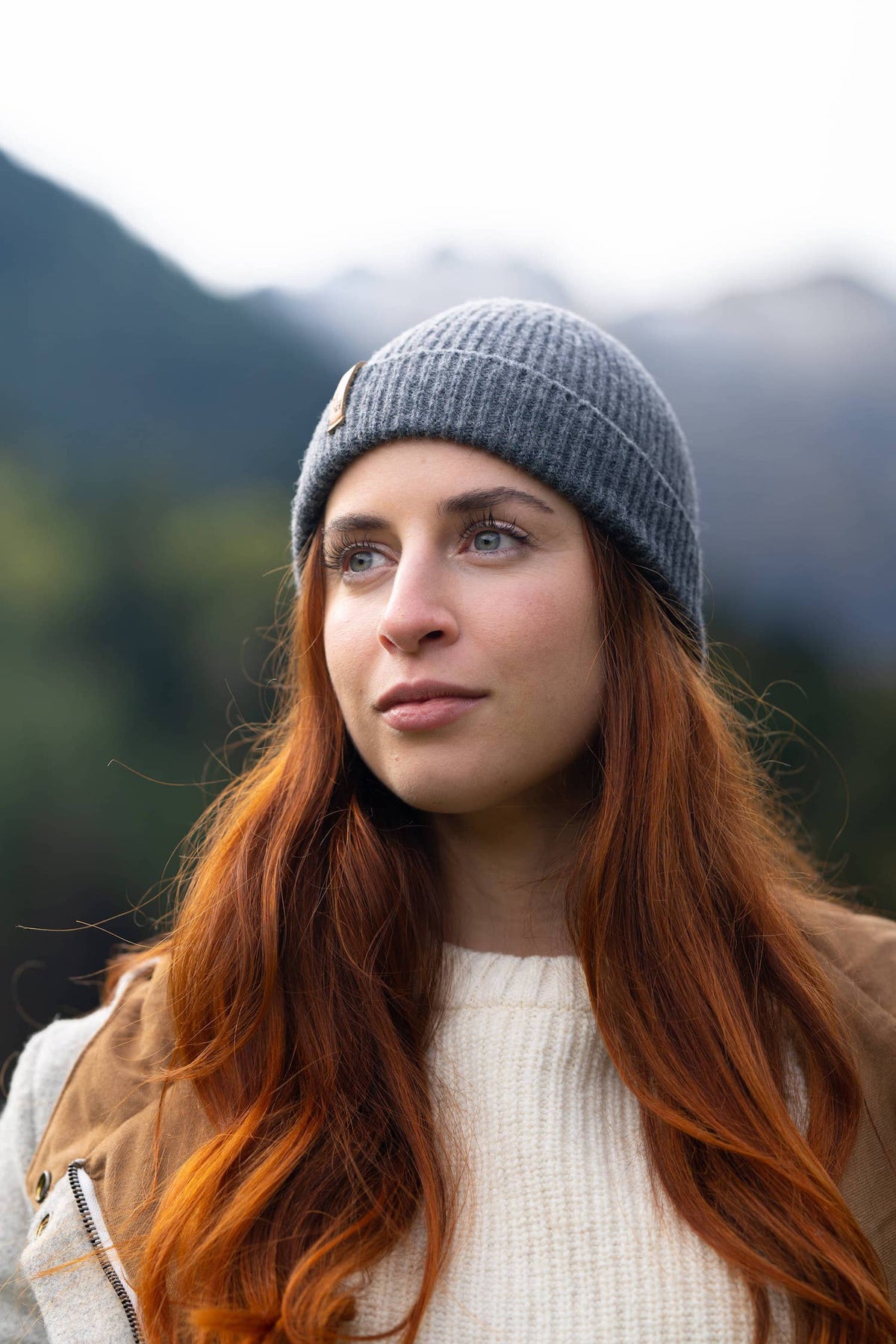 bonnet femme éthique et responsable, gris anthracite, en laine des Pyrénées et coton recyclé ♻️, made in France 🇫🇷, maison izard