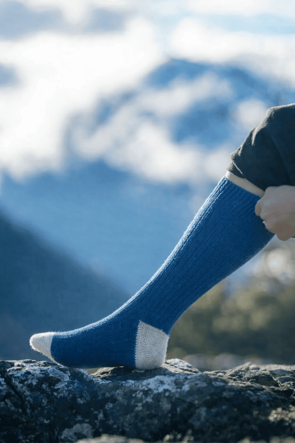 chaussettes en laine naturelle française, éthiques et responsables, bleu océan, blanc écru, laine des Pyrénées et coton recyclé, made in France, maison izard