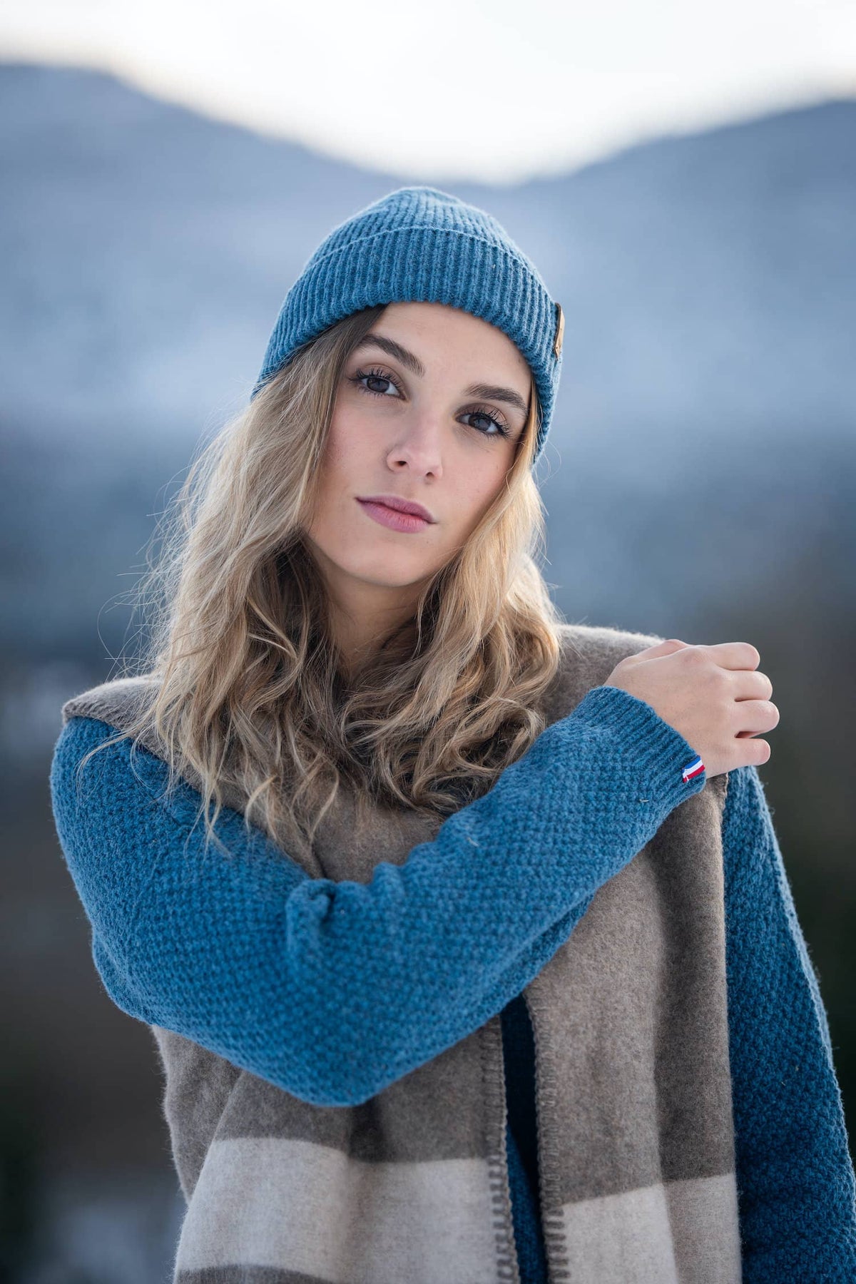 gilet en laine recyclée femme marron, rayures beige ficelle, coupe droite, made in france, maison izard