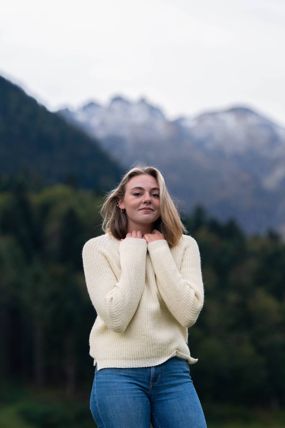 Pull éthique et responsable femme Néou, raglan à cote, écru blanc, en laine naturelle des Pyrenées et coton recycle Maison Izard artisanat made in France