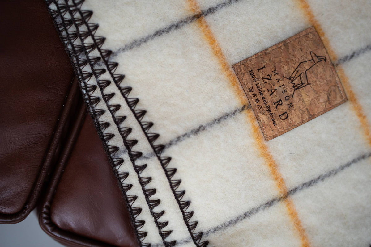 Texture du plaid Calou écru à carreaux jaune et marron en laine française