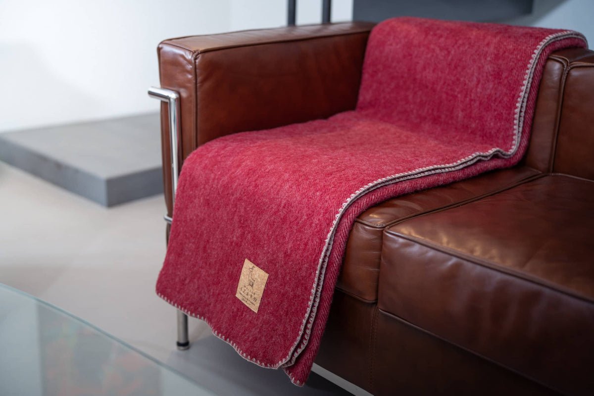 Texture du plaid Calou bordeaux en laine française naturelle