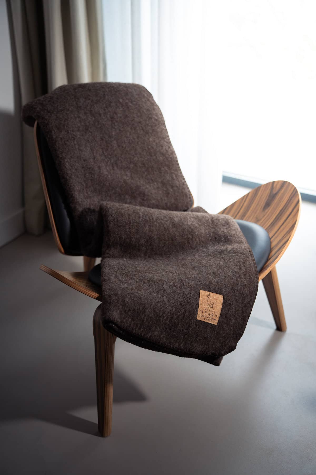 Plaid Calou marron en laine française fabriqué dans les Pyrénées françaises