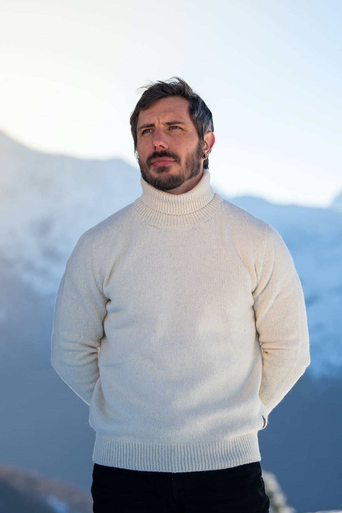 pull éthique homme col roulé blanc écru en laine des Pyrénées et coton recyclé, made in France, maison izard