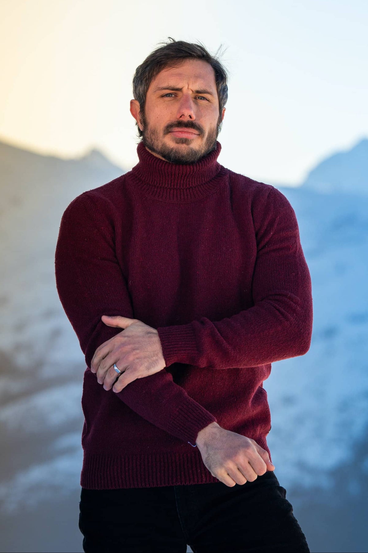 pull éthique homme, col roulé, coupe droite, rouge bordeaux, en laine des Pyrénées et coton recyclé, made in France, maison izard