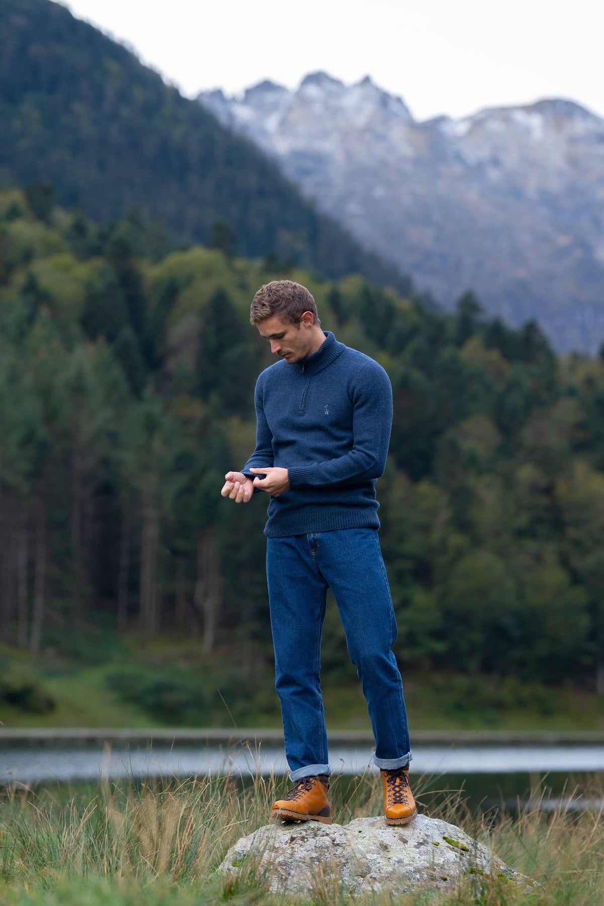 pull éthique homme col camionneur montant bleu marine en laine des Pyrénées et coton recyclé ♻️, made in France 🇫🇷, maison izard
