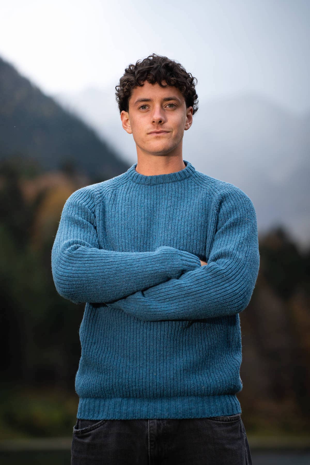 pull homme raglan épais, chaud, éthique et responsable, bleu ocean, en laine naturelle des Pyrénées et coton recyclé, artisanat made in France, Maison Izard
