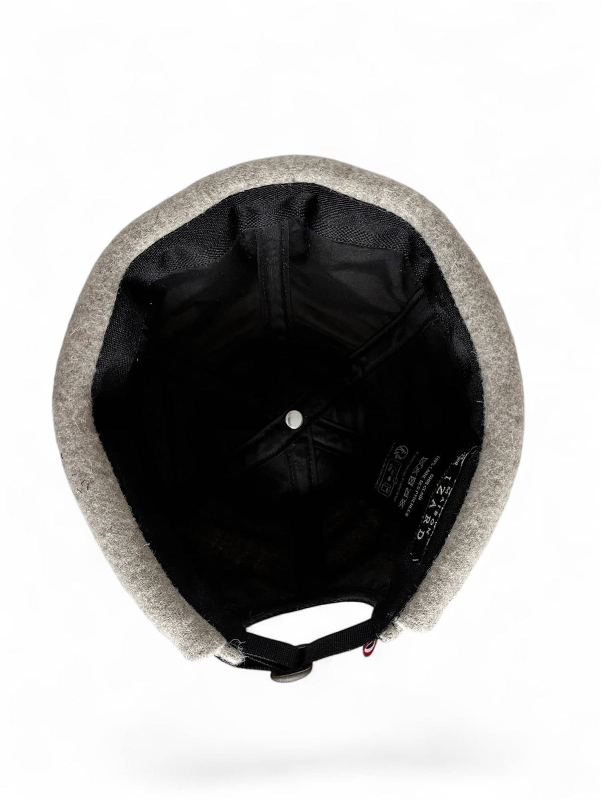 Bonnet Docker Miki d'hiver mixte, en taille unique réglable, en laine naturelle des Pyrénées gris clair, artisanat made in france.